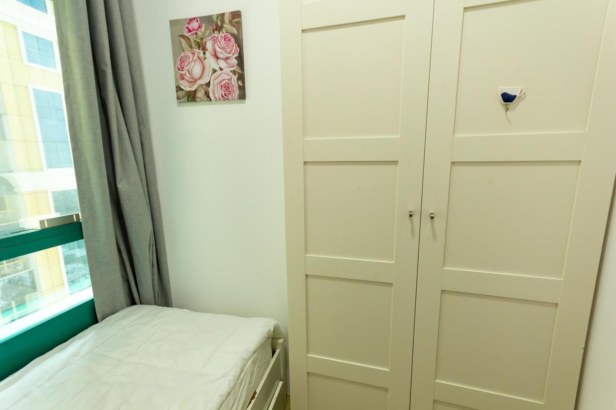 Nice Single Rooms For "Girls" Only In Dubai, Marina Extérieur photo