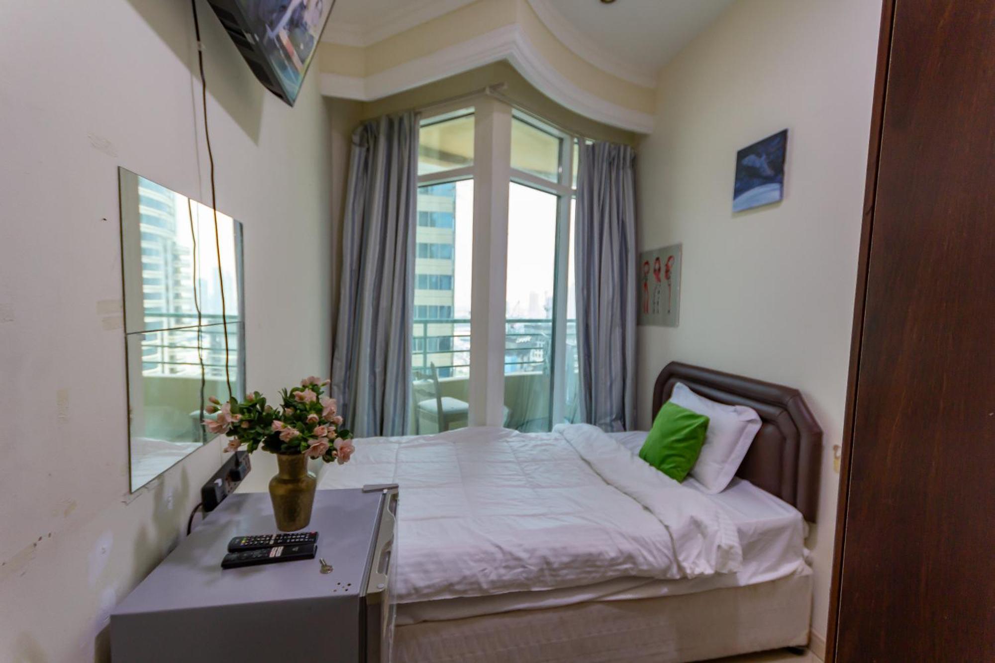 Nice Single Rooms For "Girls" Only In Dubai, Marina Extérieur photo