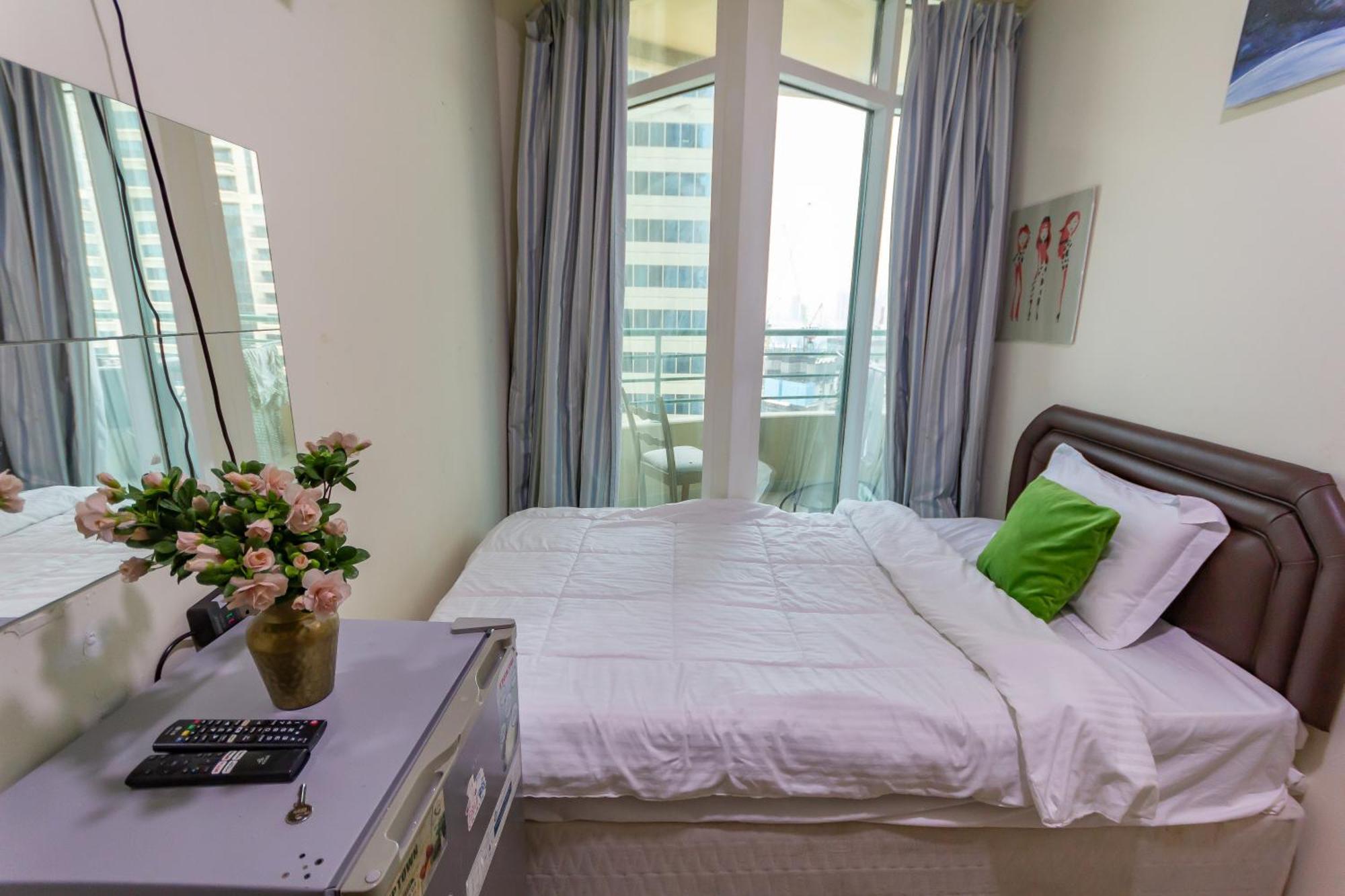 Nice Single Rooms For "Girls" Only In Dubai, Marina Extérieur photo